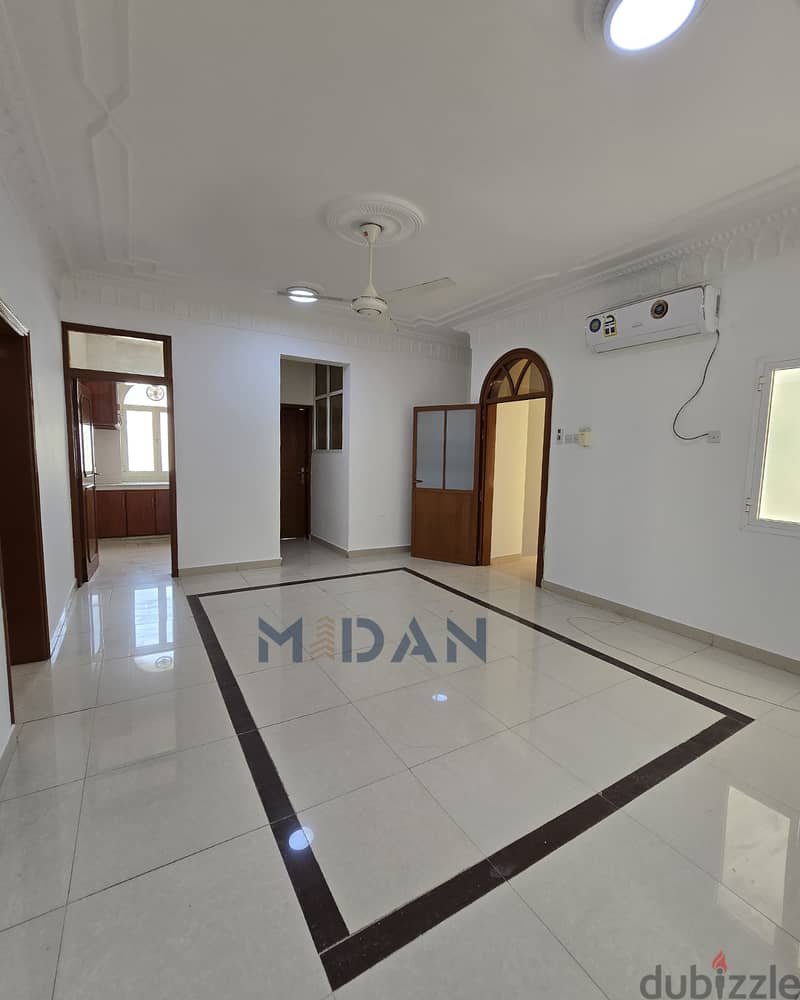 فيلا واسعة 8 غرف نوم للإيجار - القرم — 3