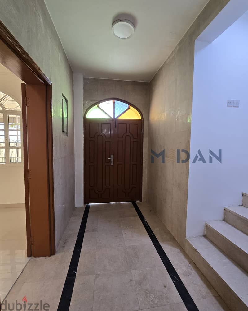 فيلا واسعة 8 غرف نوم للإيجار - القرم — 4