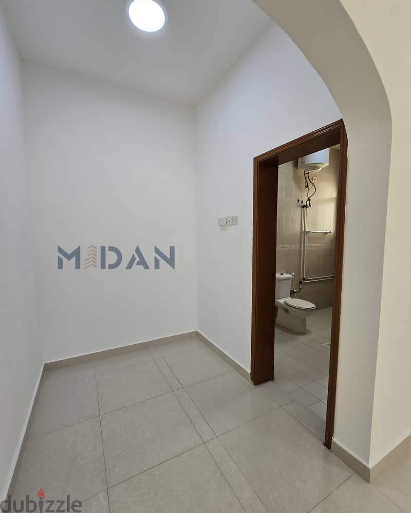 فيلا واسعة 8 غرف نوم للإيجار - القرم — 7