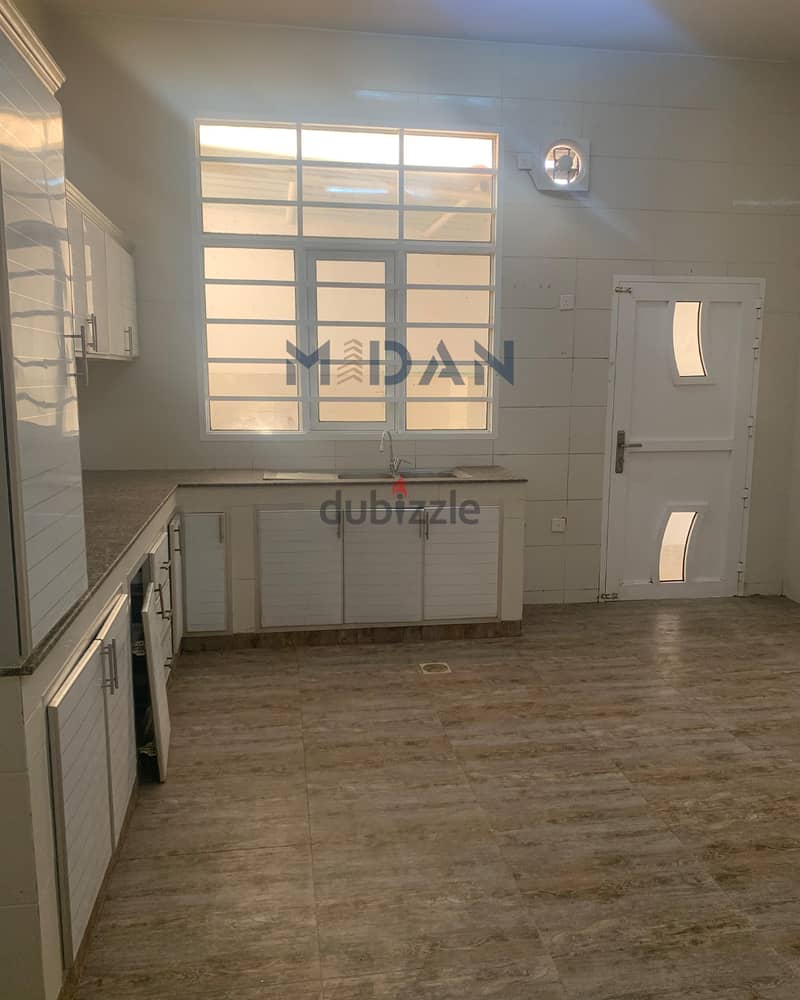 فيلا واسعة 5 غرف نوم - السيب — 10