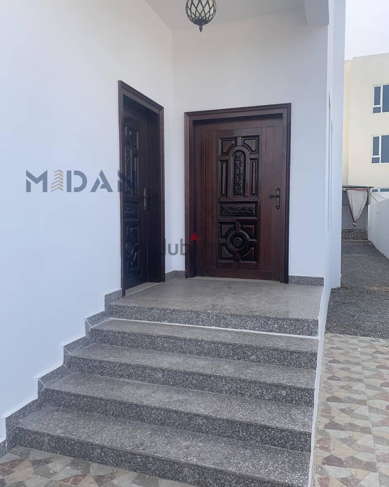 فيلا واسعة 5 غرف نوم - السيب — 2